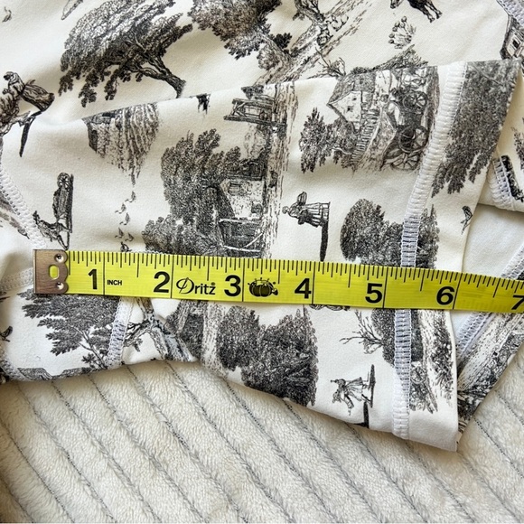 WEWOREWHAT // Toile Biker Shorts, White & Black, size S, EUC - Picture 5 of 15
